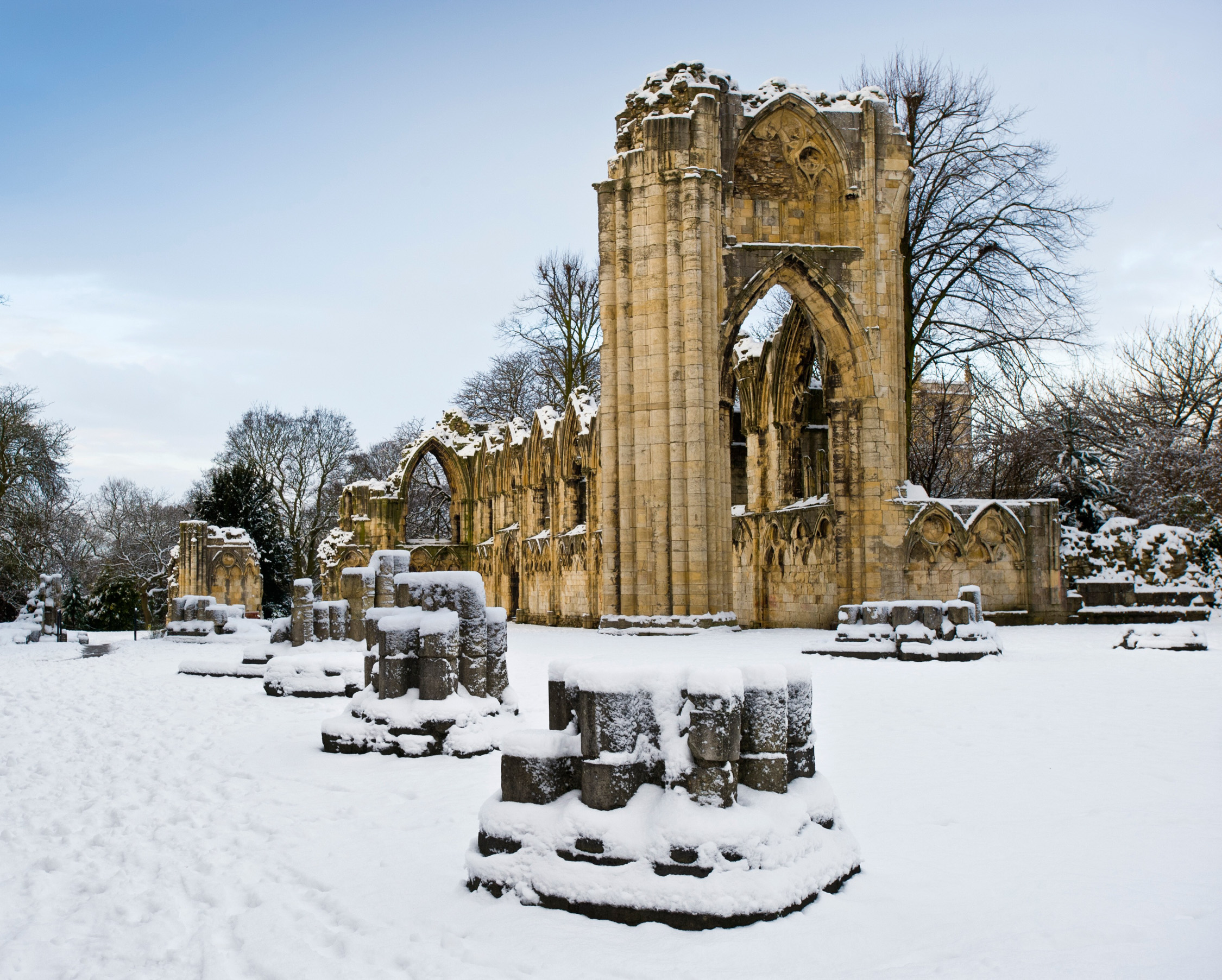 Snow covered ruins demonstrating foreground details drawing the viewer's eye into the image