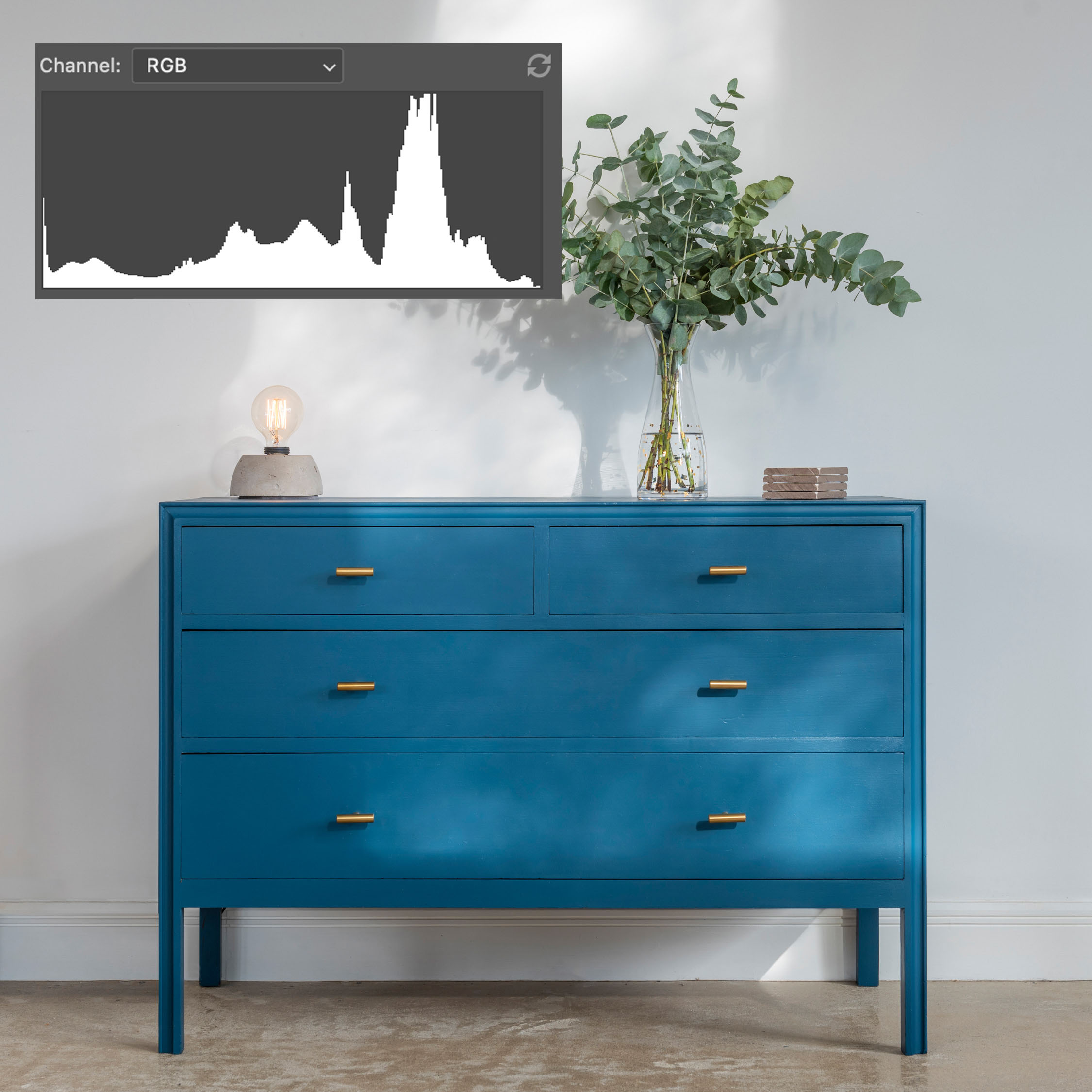 Demonstrating a balanced camera histogram.
