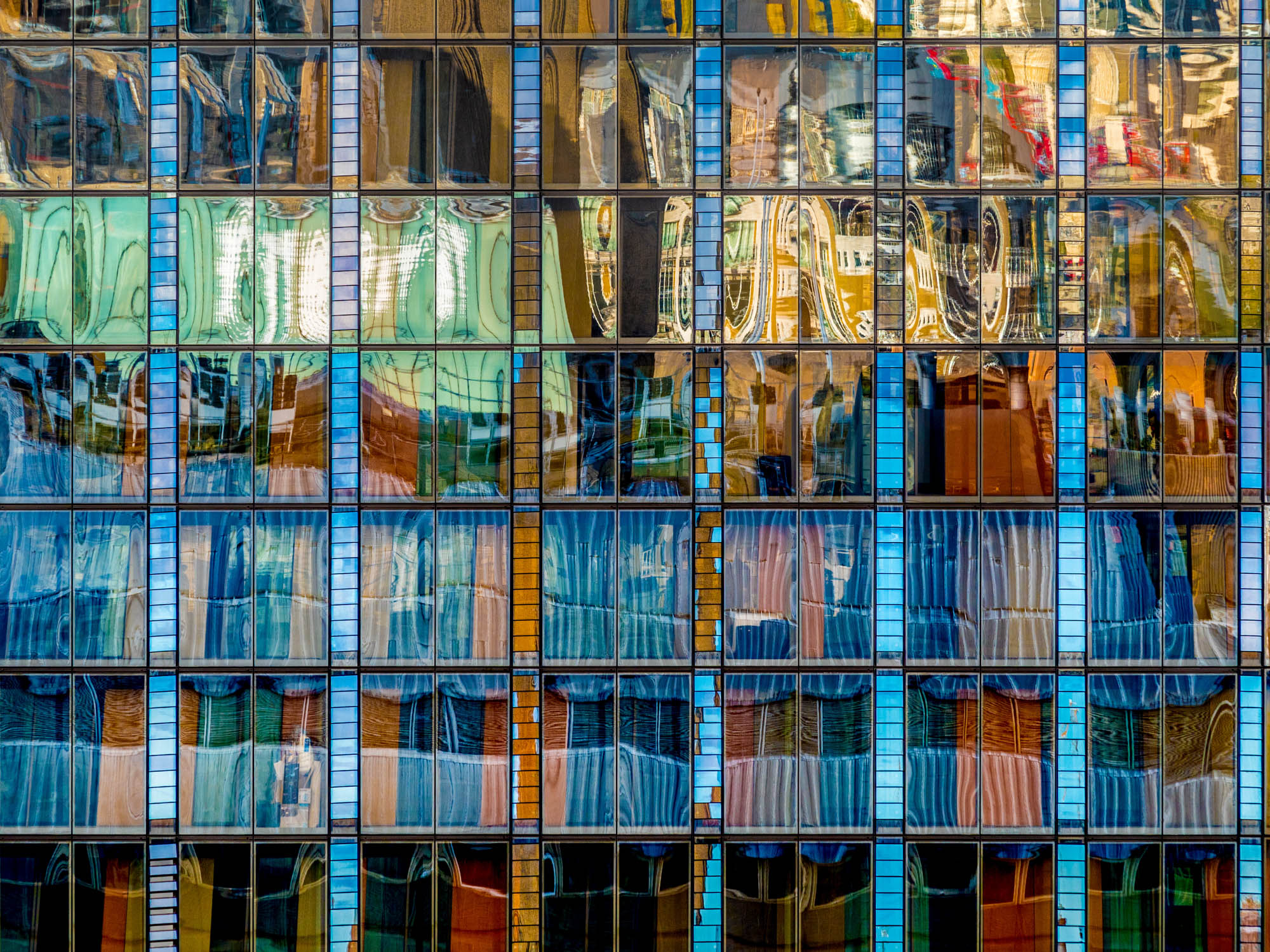 Demonstrating abstract reflections on a modern skyscraper.